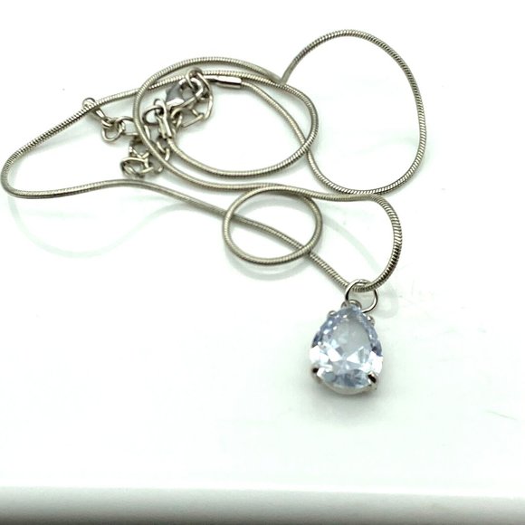 Stunning Faceted Crystal Teardrop Pendant on Silver Tone Vintage Snake Chain - Picture 3 of 5